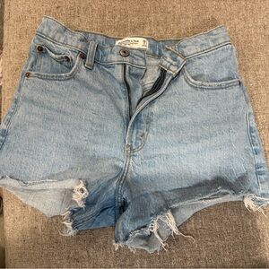 Abercrombie & Fitch The 90s Relaxed Cutoff Short High Rise